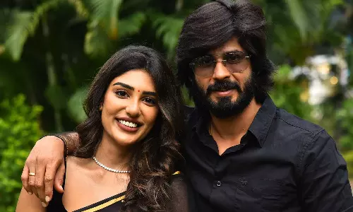 సుప్రీతా హీరోయిన్గా తొలి సినిమా.. ఆకట్టుకుంటోన్న చౌదరి గారి అబ్బాయితో నాయుడు గారి అమ్మాయి టైటిల్ గ్లింప్స్ సుప్రీతా హీరోయిన్గా తొలి సినిమా.. ఆకట్టుకుంటోన్న చౌదరి గారి అబ్బాయితో నాయుడు గారి అమ్మాయి టైటిల్ గ్లింప్స్