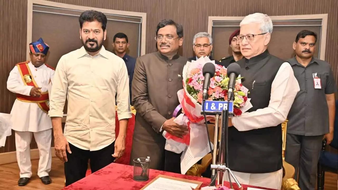 Telangana Cabinet: మంత్రుల శాఖల కేటాయింపుపై ఉత్కంఠ.. భట్టి చేతిలో కీలక శాఖలు? Telangana Cabinet: మంత్రుల శాఖల కేటాయింపుపై ఉత్కంఠ.. భట్టి చేతిలో కీలక శాఖలు?