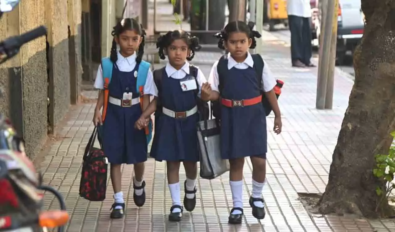 Schools Reopen Date 2025: వేసవి సెలవులకు గుడ్బై.. జూన్ 12 నుంచి మళ్లీ పాఠశాలలు ప్రారంభం! Schools Reopen Date 2025: వేసవి సెలవులకు గుడ్బై.. జూన్ 12 నుంచి మళ్లీ పాఠశాలలు ప్రారంభం!