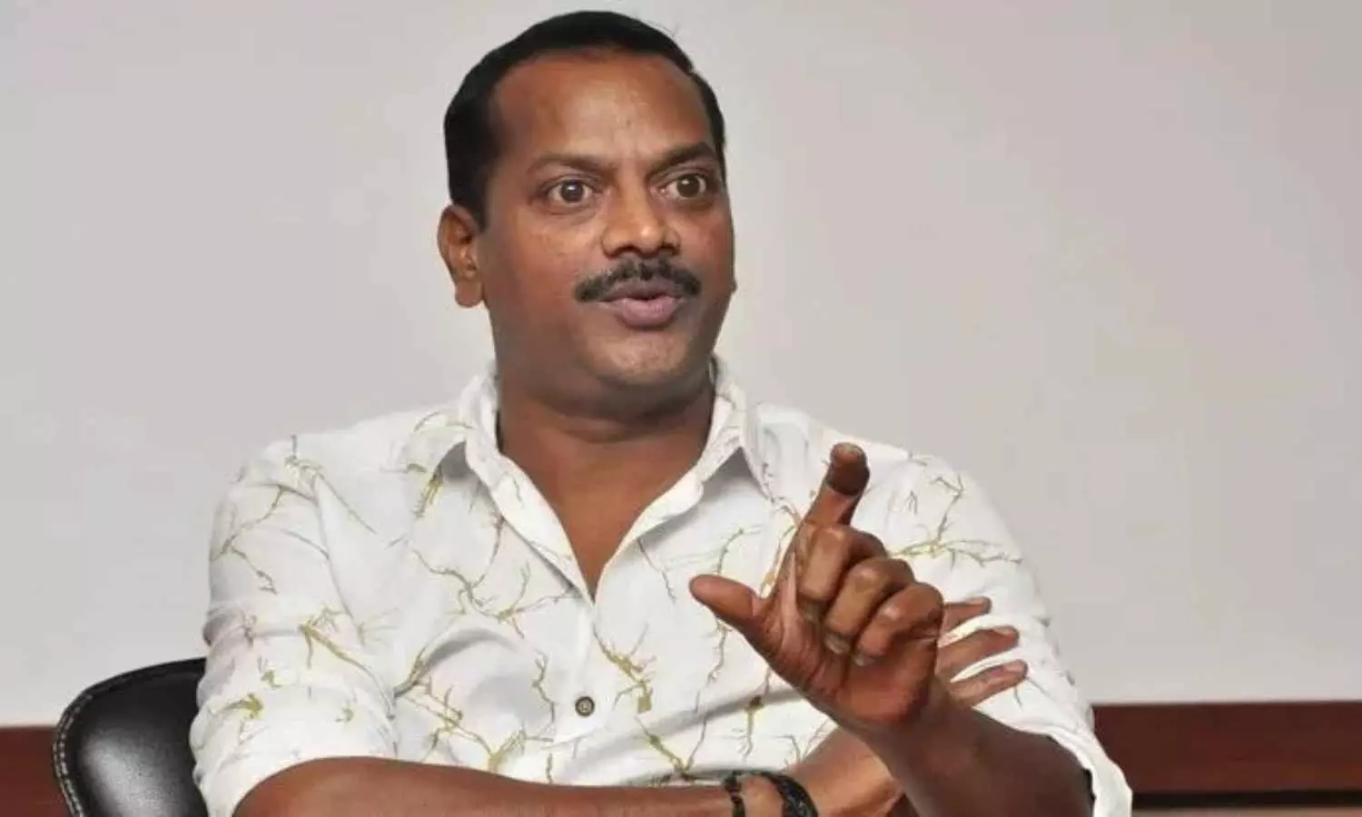 తెలుగు సినీ ఇండస్ట్రీలో విషాదం: ప్రముఖ దర్శకుడు ఏ.ఎస్. రవికుమార్ చౌదరి కన్నుమూత తెలుగు సినీ ఇండస్ట్రీలో విషాదం: ప్రముఖ దర్శకుడు ఏ.ఎస్. రవికుమార్ చౌదరి కన్నుమూత