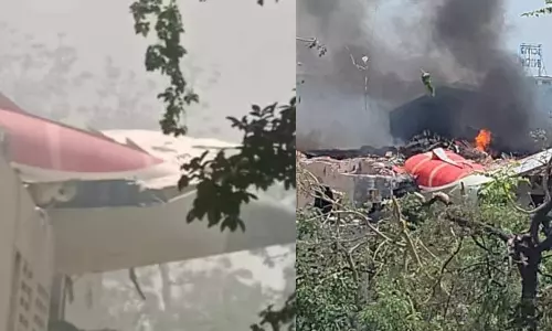 అహ్మదాబాద్‌లో ఘోర విమాన ప్రమాదం: బీజే ప్రభుత్వ వైద్య కళాశాల హాస్టల్‌పై కూలిన ఎయిర్ ఇండియా విమానం