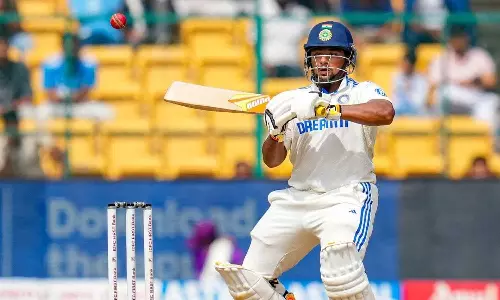 Sarfaraz Khan : మెరుపు సెంచరీ సాధించిన సర్ఫరాజ్ ఖాన్.. ఇంగ్లాండ్‌లో 76 బంతుల్లో 101 పరుగులు!