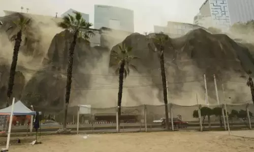 Strong earthquake landslides panic in Peru 1 dead many injured