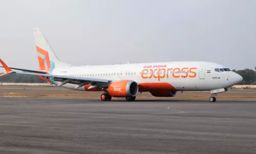 Air India Flight: గువాహతిలో ఆగిపోయి హడలెత్తించిన ఎయిర్ ఇండియా.. సాంకేతిక లోపంతో రన్ వే పైనే 18గంటలు Air India Flight: గువాహతిలో ఆగిపోయి హడలెత్తించిన ఎయిర్ ఇండియా.. సాంకేతిక లోపంతో రన్ వే పైనే 18గంటలు