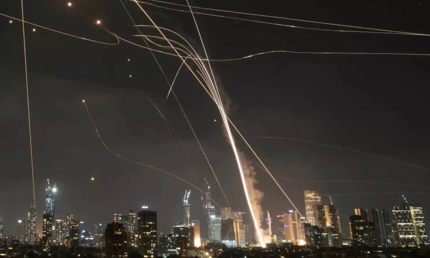 Iran Missile Attack | రాత్రివేళ ఇరాన్ క్షిపణి దాడులు ఎందుకు? అంతర్లీన వ్యూహాలు ఇవే! Iran Missile Attack | రాత్రివేళ ఇరాన్ క్షిపణి దాడులు ఎందుకు? అంతర్లీన వ్యూహాలు ఇవే!