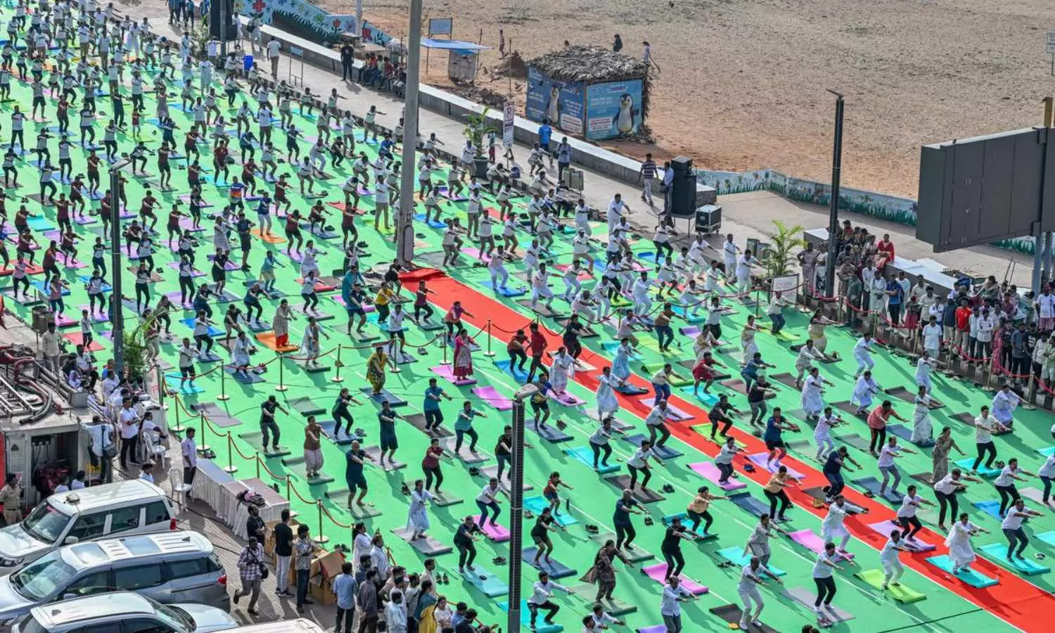 విశాఖలో ఘనంగా యోగా దినోత్సవానికి ఏర్పాట్లు – ట్రాఫిక్ ఆంక్షలు, ఉచితంగా యోగా మ్యాట్, టీ-షర్ట్‌లు