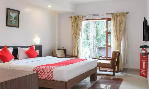 Wife Escapes from Hotel Balcony After Husband Catches Her with Lover in Baghpat, Uttar Pradesh