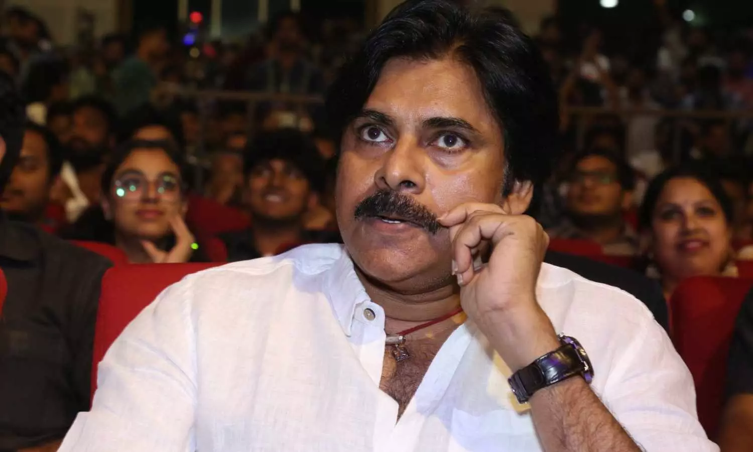 ✍️ ప‌వ‌న్ కళ్యాణ్: సినిమా డైలాగ్స్ థియేటర్‌ వరకే మంచివే!