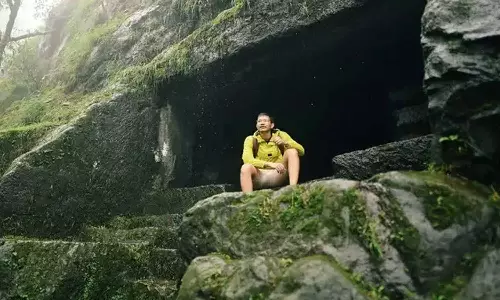 ‘పెళ్లి,మనీ రెండూ వద్దు..’ అని సమాజానికి దూరంగా.. ఒక గుహలో జీవిస్తున్న యువకుడు