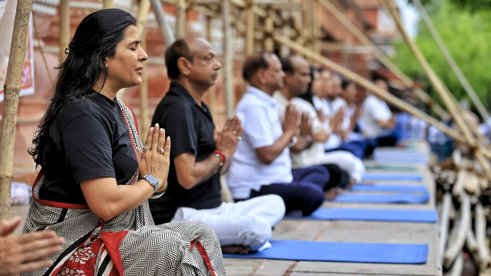 Yoga for Acidity: ఛాతీలో మంటకు చెక్.. ఈ యోగాసనాలు చేస్తే జీర్ణ సమస్యలు దూరం!