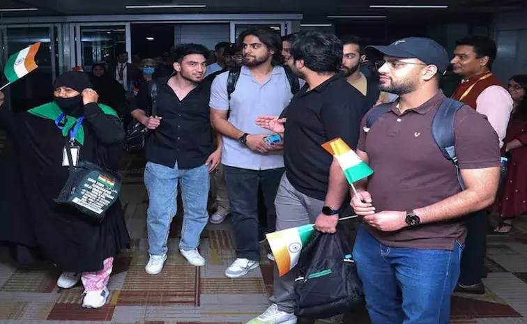 Operation Sindhu : ‘ఆపరేషన్ సింధు’లో భాగంగా 290 మంది విద్యార్థులు ఢిల్లీ చేరిక Operation Sindhu : ‘ఆపరేషన్ సింధు’లో భాగంగా 290 మంది విద్యార్థులు ఢిల్లీ చేరిక