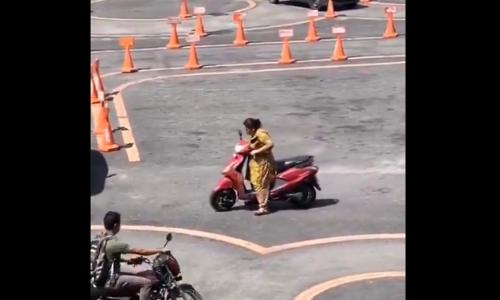 Viral Video: ఇంత భయంతో అయినా ఆమె వేసిన అడుగు.. ఇదే అసలైన ధైర్యం!