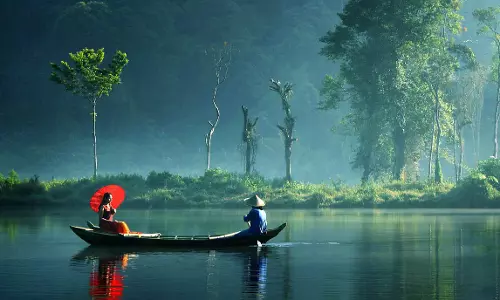 Monsoon Travel: వర్షాకాలంలో తప్పక విజిట్ చేయాల్సిన ప్లేసులివే!