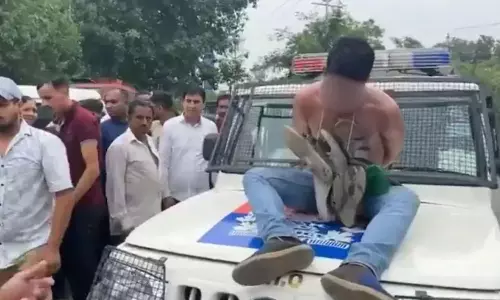 Jammu Kashmir Police Shame Thief Shoes Garland Viral Video Jammu Kashmir Police Shame Thief Shoes Garland Viral Video