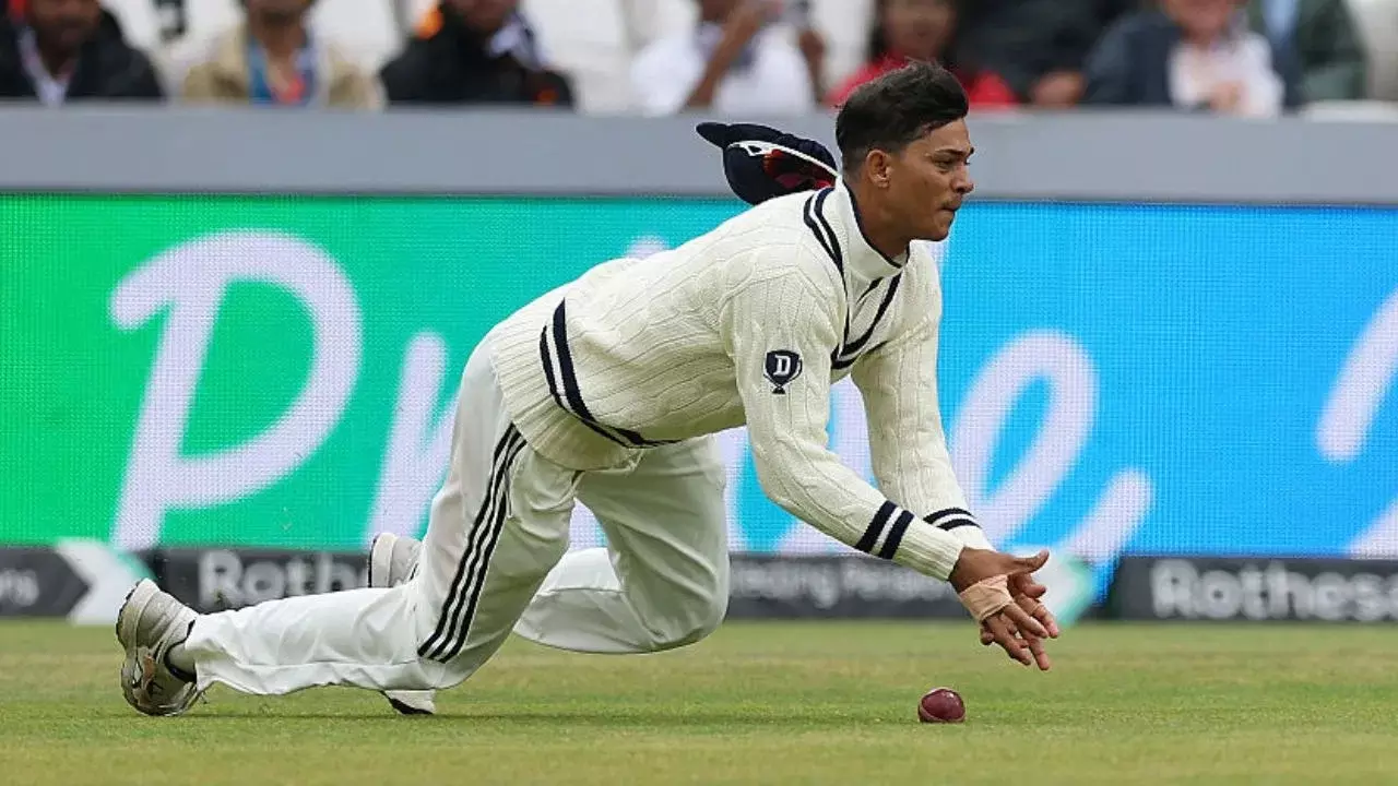 Team India : టీం ఇండియా ఇన్ని క్యాచ్ లు వదిలేయడానికి కారణం రూ.200 వస్తువా ?