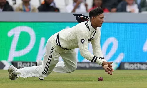 Team India : టీం ఇండియా ఇన్ని క్యాచ్ లు వదిలేయడానికి కారణం రూ.200 వస్తువా ?