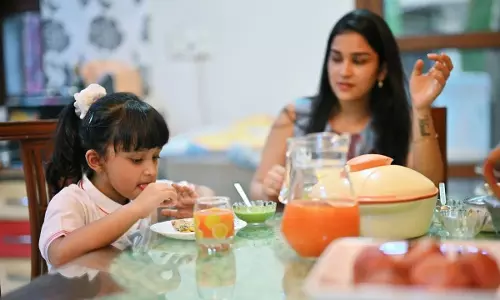 Kids Health : పిల్లల ఎముకలు బలంగా మారాలంటే రోజు వారీగా ఇవి తినిపించాలట