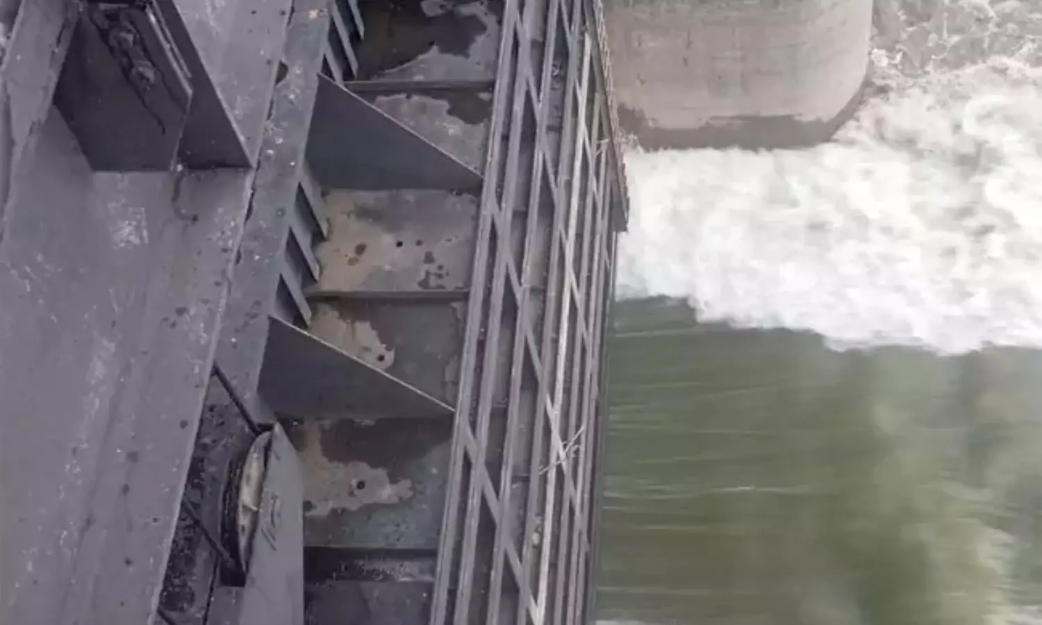 Babli Project: తెరుచుకున్న బాబ్లీ గేట్లు