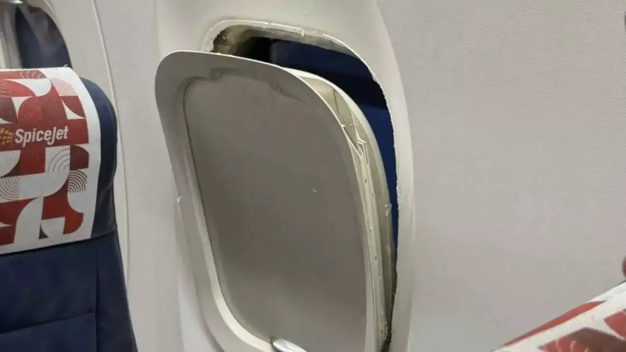 SpiceJet Flight Incident: గాల్లో స్పైస్జెట్ కిటికీ ఊడింది… ప్రయాణికుల్లో కలకలం! SpiceJet Flight Incident: గాల్లో స్పైస్జెట్ కిటికీ ఊడింది… ప్రయాణికుల్లో కలకలం!