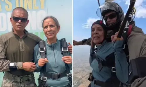 Skydiving: బామ్మ స్కైడైవింగ్ సాహసం.. 80 ఏళ్ల వయసులో రికార్డు! Skydiving: బామ్మ స్కైడైవింగ్ సాహసం.. 80 ఏళ్ల వయసులో రికార్డు!