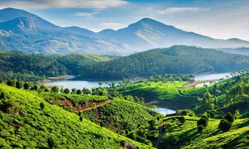 Monsoon Magic in Kerala: వర్షాకాలం కేరళ అందాలు.. బెస్ట్ ప్లేసులివే!