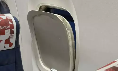 SpiceJet Flight Incident: గాల్లో స్పైస్జెట్ కిటికీ ఊడింది… ప్రయాణికుల్లో కలకలం! SpiceJet Flight Incident: గాల్లో స్పైస్జెట్ కిటికీ ఊడింది… ప్రయాణికుల్లో కలకలం!