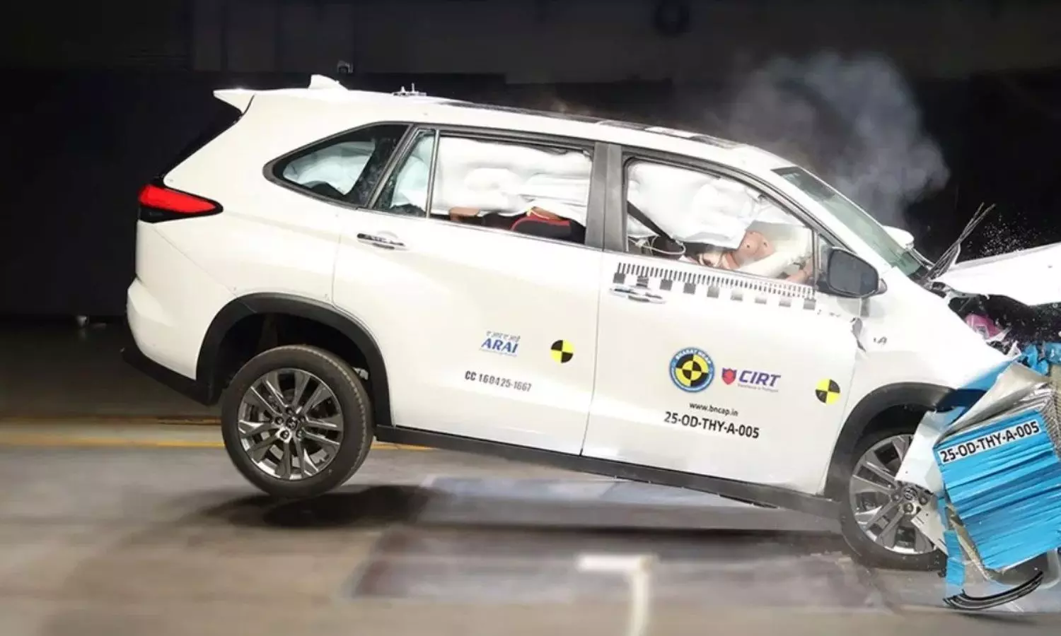 5-Star Safety Rating Cars: మీ ఫ్యామిలీ సేఫ్టీకి గ్యారెంటీ.. 5-స్టార్ సేఫ్టీ రేటింగ్ ఉన్న 5 ఎలక్ట్రిక్ కార్లు ఇవే! 5-Star Safety Rating Cars: మీ ఫ్యామిలీ సేఫ్టీకి గ్యారెంటీ.. 5-స్టార్ సేఫ్టీ రేటింగ్ ఉన్న 5 ఎలక్ట్రిక్ కార్లు ఇవే!