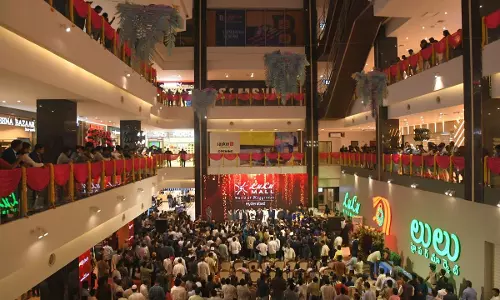 Hyderabad: లూలూ మాల్‌లో షాపింగ్ హంగామా.. ఫ్యాషన్, ఎలక్ట్రానిక్స్‌పై 50% వరకు భారీ డిస్కౌంట్లు!