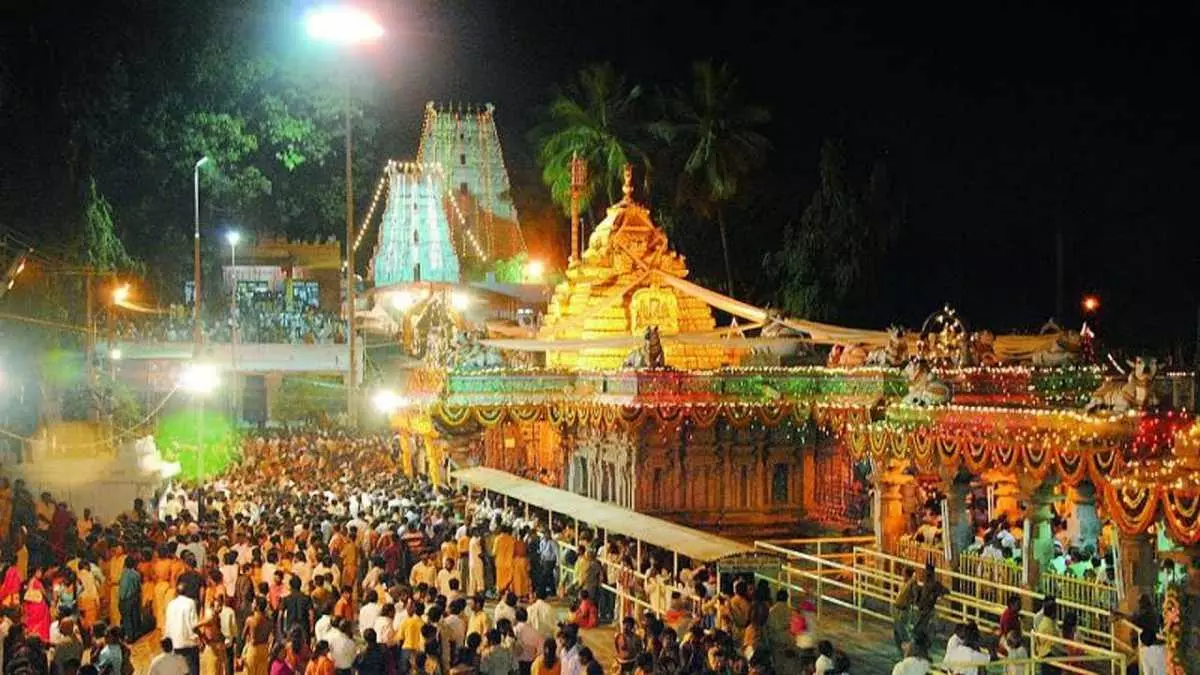 శ్రీశైల దేవస్థానంలో ప్రారంభించిన ఉచిత స్పర్శ దర్శన సేవ శ్రీశైల దేవస్థానంలో ప్రారంభించిన ఉచిత స్పర్శ దర్శన సేవ