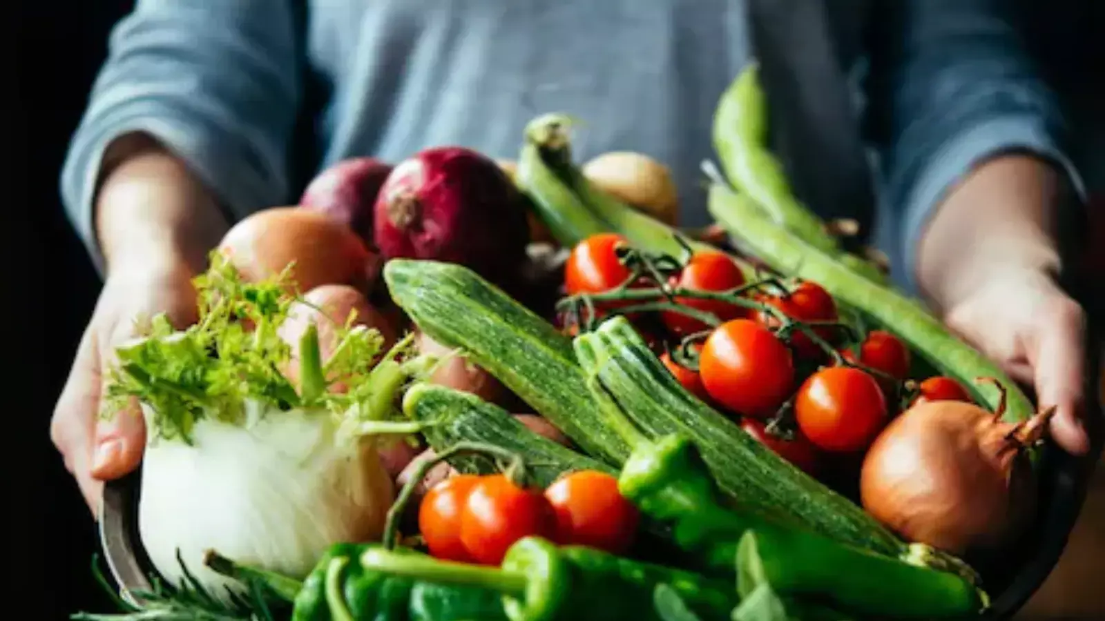 వర్షాకాలంలో ఈ కూరగాయలు తినకూడదు! ఎందుకంటే... వర్షాకాలంలో ఈ కూరగాయలు తినకూడదు! ఎందుకంటే...