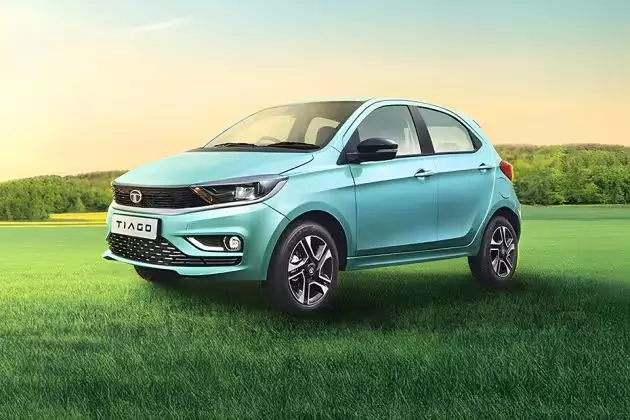 Tata Tiago: కాస్ట్లీగా మారిన టియాగో.. బుక్ చేసుకునే ముందు ధర చెక్ చేయండి..! Tata Tiago: కాస్ట్లీగా మారిన టియాగో.. బుక్ చేసుకునే ముందు ధర చెక్ చేయండి..!