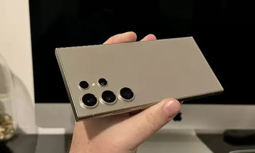 Samsung Galaxy S26 Ultra: ఐఫోన్ లవర్స్కు షాక్.. శాంసంగ్ నుంచి కొత్త స్మార్ట్ఫోన్.. ఈ ఫీచరే హైలైట్..! Samsung Galaxy S26 Ultra: ఐఫోన్ లవర్స్కు షాక్.. శాంసంగ్ నుంచి కొత్త స్మార్ట్ఫోన్.. ఈ ఫీచరే హైలైట్..!