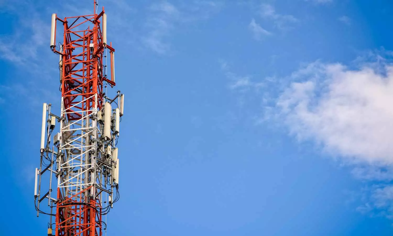 Mobile Tariffs Hike: మొబైల్ రీఛార్జ్లకు మరోసారి మోత.. 10-12% పెంపు తథ్యం..! Mobile Tariffs Hike: మొబైల్ రీఛార్జ్లకు మరోసారి మోత.. 10-12% పెంపు తథ్యం..!