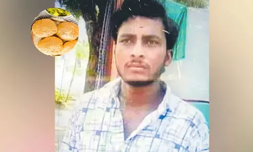 Mahbubnagar: గొంతులో పూరీ ముక్క ఇరుక్కుని.. ఊపిరాడక.. Mahbubnagar: గొంతులో పూరీ ముక్క ఇరుక్కుని.. ఊపిరాడక..