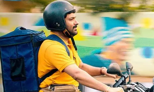 Viral News: ఆక్స్ఫర్డ్ గ్రాడ్యుయేట్.. ఇప్పుడు డెలివరీ బాయ్! Viral News: ఆక్స్ఫర్డ్ గ్రాడ్యుయేట్.. ఇప్పుడు డెలివరీ బాయ్!