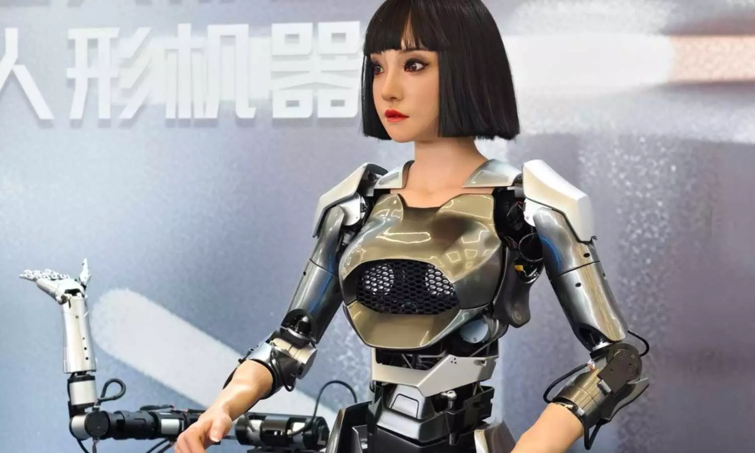 చైనాలో సంచలనం: మగవాళ్ల కోసం ఎమోషనల్ AI లవ్ డాల్స్ – చూడటానికి అసలైన మనుషుల్లా!