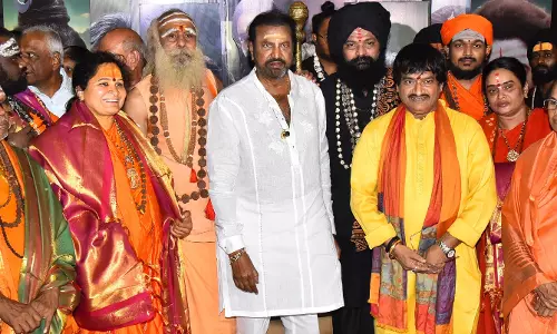 Kannappa: విజయవాడలో ‘కన్నప్ప’ స్పెషల్ షో... సాధువులతో కలిసి వీక్షించిన మోహన్ బాబు Kannappa: విజయవాడలో ‘కన్నప్ప’ స్పెషల్ షో... సాధువులతో కలిసి వీక్షించిన మోహన్ బాబు