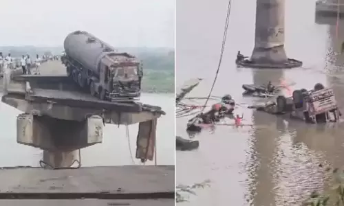 Bridge Collapsed: కూలిన బ్రిడ్జి.. నదిలో పడిపోయిన వాహనాలు.. ముగ్గురు మృతి Bridge Collapsed: కూలిన బ్రిడ్జి.. నదిలో పడిపోయిన వాహనాలు.. ముగ్గురు మృతి