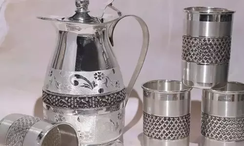 Silver Glass: వెండి గ్లాసులో నీళ్లు తాగితే కలిగే అద్భుత ఆరోగ్య ప్రయోజనాలు! Silver Glass: వెండి గ్లాసులో నీళ్లు తాగితే కలిగే అద్భుత ఆరోగ్య ప్రయోజనాలు!