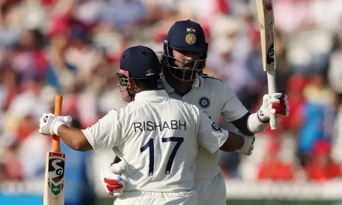 Lords Test : బుమ్రా 5 వికెట్లు, రాహుల్ హాఫ్ సెంచరీ.. రెండో రోజు మ్యాచ్ హైలెట్స్ ఇవే Lords Test : బుమ్రా 5 వికెట్లు, రాహుల్ హాఫ్ సెంచరీ.. రెండో రోజు మ్యాచ్ హైలెట్స్ ఇవే