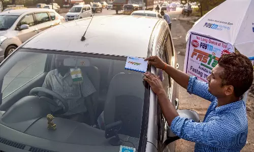 FASTag:  మీరు ఫాస్ట్ ట్యాగ్ స్టిక్కర్‌‌ను కార్‌‌పై అతికించలేదా? అయితే కొత్త రూల్స్ వచ్చాయి జాగ్రత్త..!