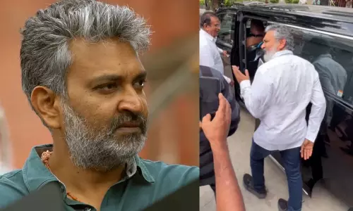 Director Rajamouli Loses Patience at Fan Attempting Selfie During Kota Srinivasa Rao’s Funeral Director Rajamouli Loses Patience at Fan Attempting Selfie During Kota Srinivasa Rao’s Funeral