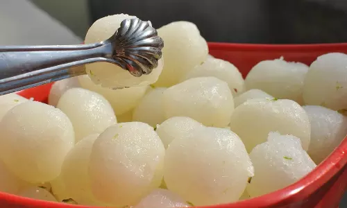 Sweet and Water: స్వీట్ తిన్న వెంటనే నీళ్లు తాగితే ఏమవుతుంది? ఇది ప్రమాదమా?