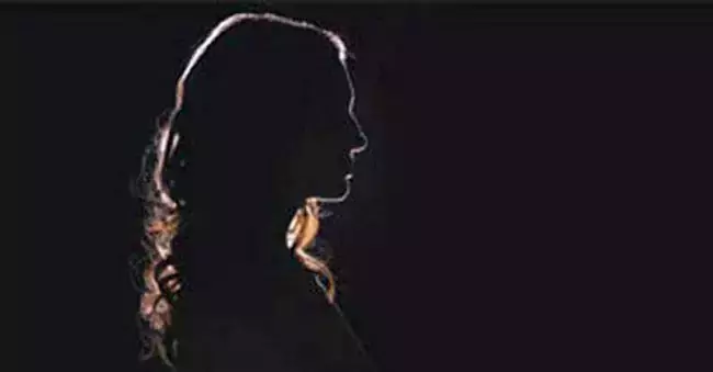 Crime News: కరెంట్ వైరుతో గొంతు బిగించి.. ప్రియుడితో కలిసి భర్తను చంపిన భార్య Crime News: కరెంట్ వైరుతో గొంతు బిగించి.. ప్రియుడితో కలిసి భర్తను చంపిన భార్య