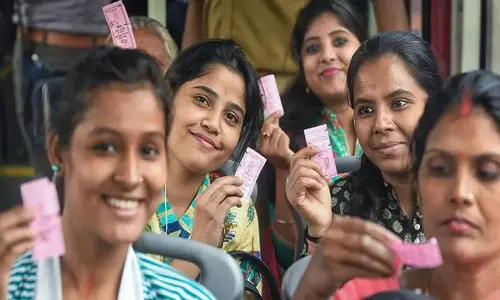 Free Bus: మహిళల ఉచిత ప్రయాణ పథకంలో మార్పులు.. టిక్కెట్ల స్థానంలో పింక్ పాస్