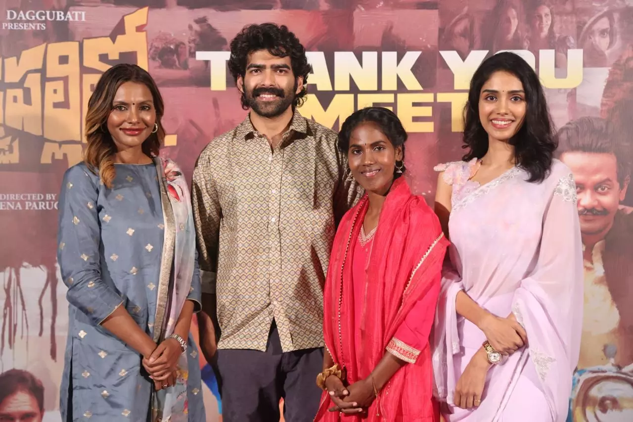 కొత్తపల్లిలో ఒకప్పుడు విజయానికి ప్రేక్షకులకు థాంక్స్ చెబుతున్న ప్రవీణ పరుచూరి..! కొత్తపల్లిలో ఒకప్పుడు విజయానికి ప్రేక్షకులకు థాంక్స్ చెబుతున్న ప్రవీణ పరుచూరి..!