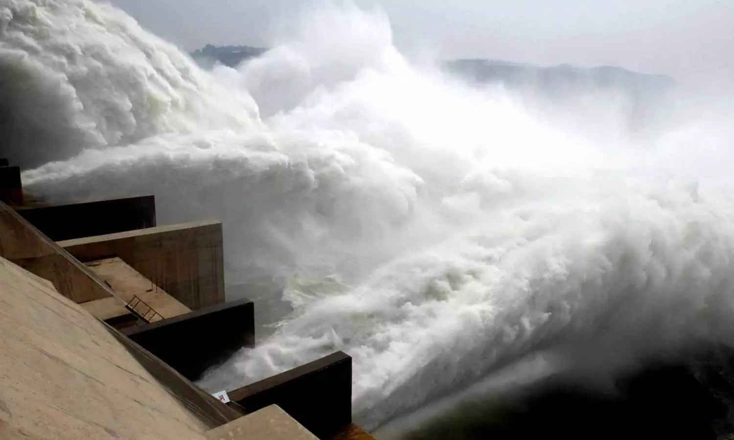 చైనా వాటర్ బాంబ్ ప్రాజెక్ట్ Indiaకు ముప్పా? బ్రహ్మపుత్ర నదిపై భారీ Hydropower ప్రాజెక్ట్ కలకలం చైనా వాటర్ బాంబ్ ప్రాజెక్ట్ Indiaకు ముప్పా? బ్రహ్మపుత్ర నదిపై భారీ Hydropower ప్రాజెక్ట్ కలకలం