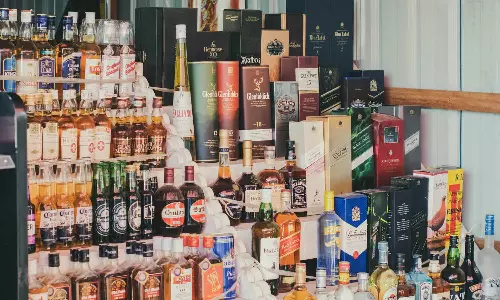 ఏపీ లిక్కర్ స్కాం చార్జిషీట్‌లో జగన్ పేరు ప్రస్తావన.. 50 కోట్ల కిక్‌బ్యాక్‌లు?