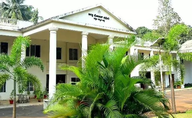 Dharmasthala Mass Murders: ధర్మస్థలలో 300 హత్యల సంచలనం – ఆలయ పెద్దల ప్రమేయం ఉందా? Dharmasthala Mass Murders: ధర్మస్థలలో 300 హత్యల సంచలనం – ఆలయ పెద్దల ప్రమేయం ఉందా?