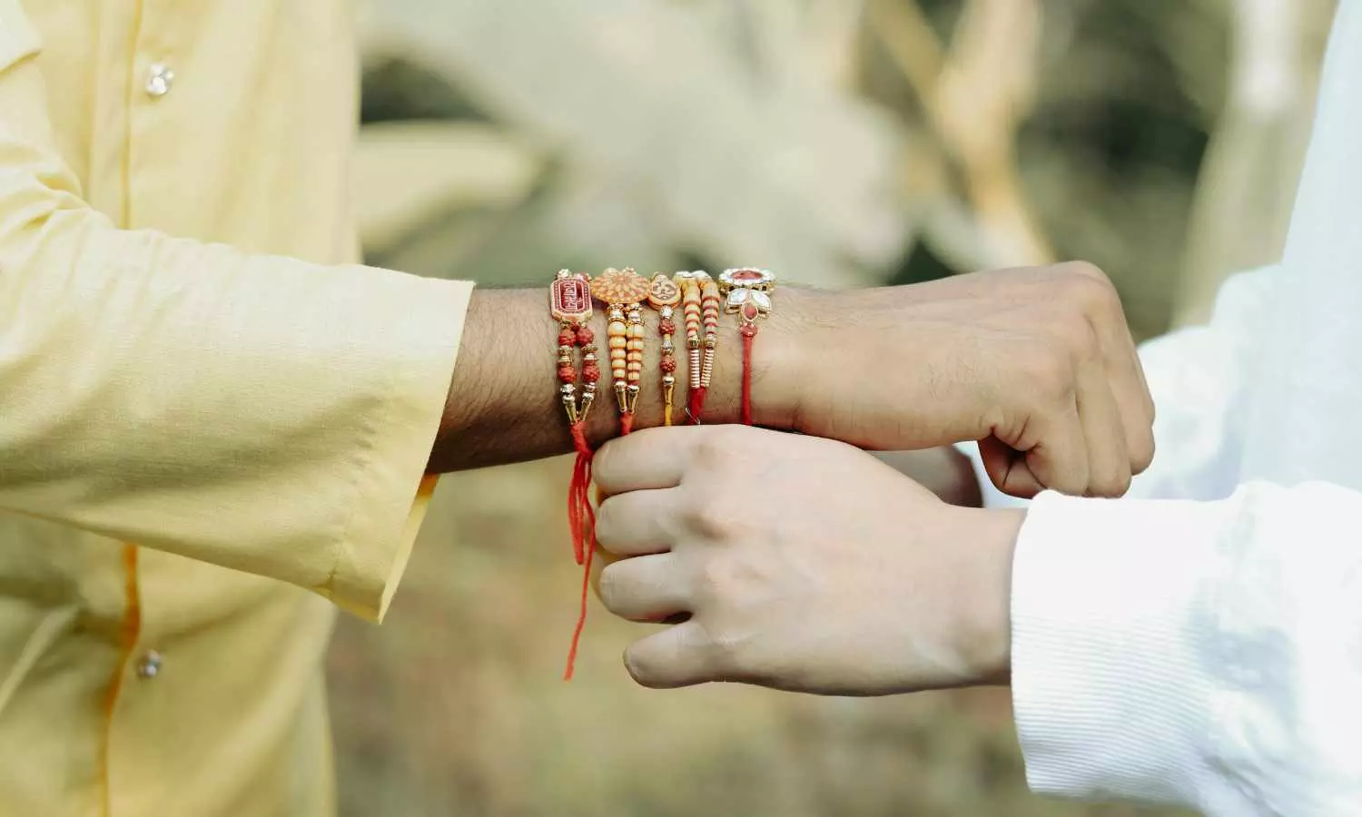 రాఖీకి రూ.2000లోపు బెస్ట్ గాడ్జెట్ గిఫ్ట్స్! మీ సోదరి కోసం స్టైలిష్, ఉపయోగకరమైన ఐటమ్స్ ఇవే